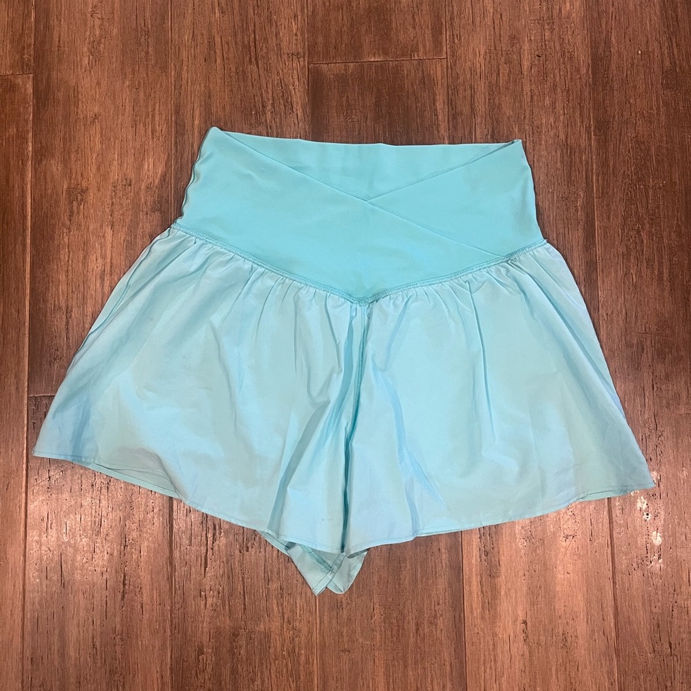 offline by aerie real me crossover flowy shorts